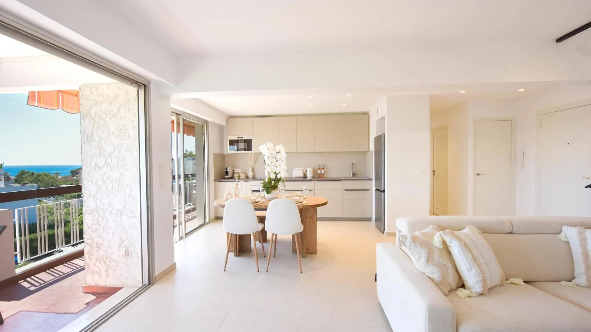 Luxury 1-Br Apartment Sea View Parking Vallauris Francja