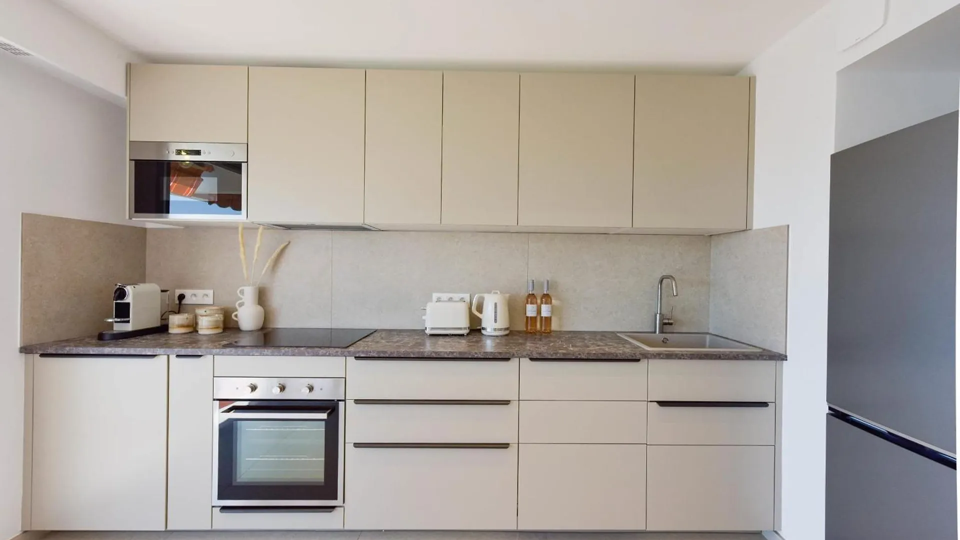 Luxury 1-Br Apartment Sea View Parking Vallauris 0*,