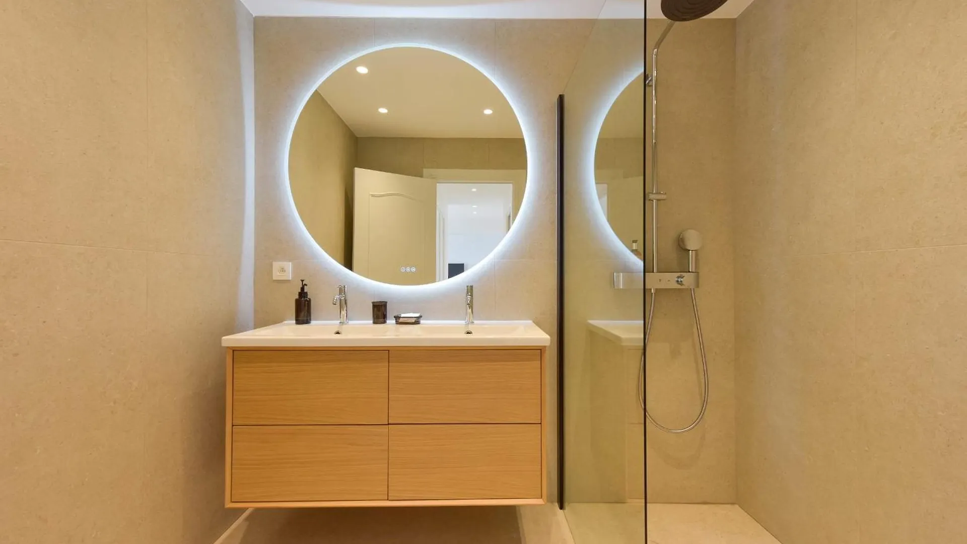 Luxury 1-Br Apartment Sea View Parking Vallauris