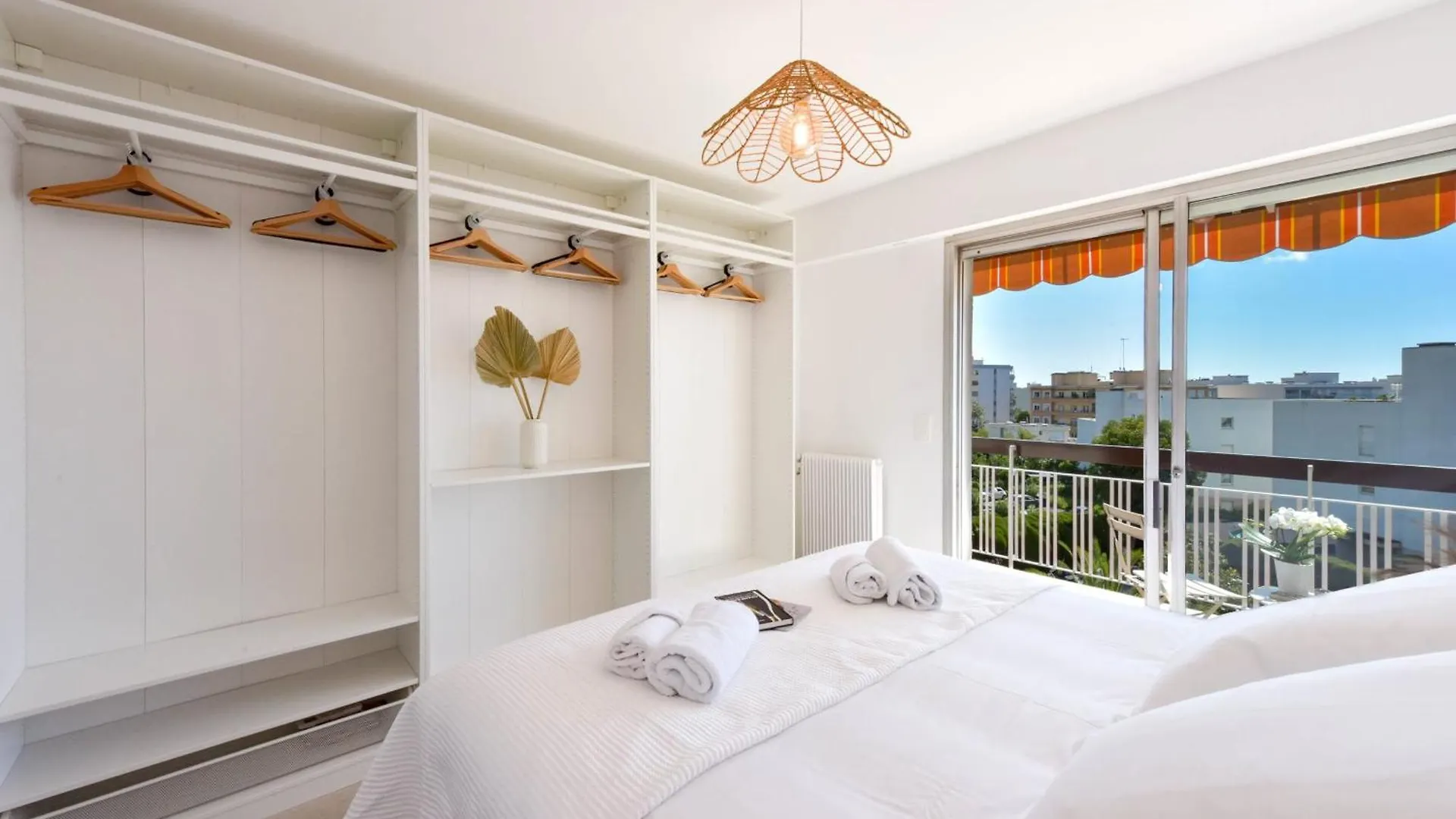 Luxury 1-Br Apartment Sea View Parking Vallauris