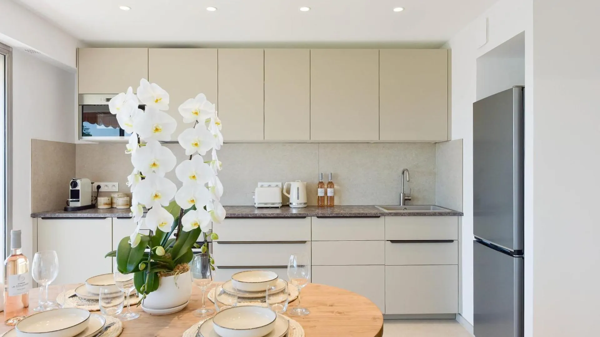 Luxury 1-Br Apartment Sea View Parking Vallauris